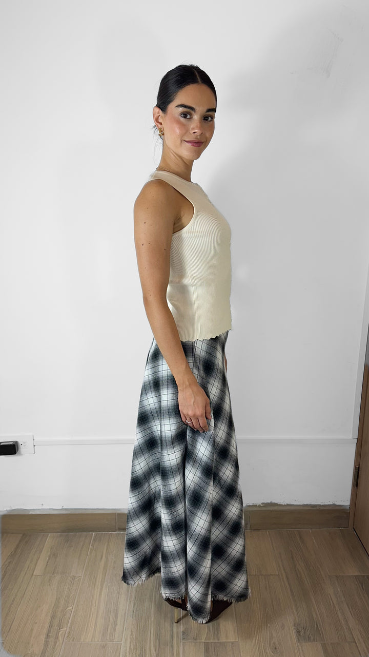 TOP RIB BOTONES SIN MANGA IVORY