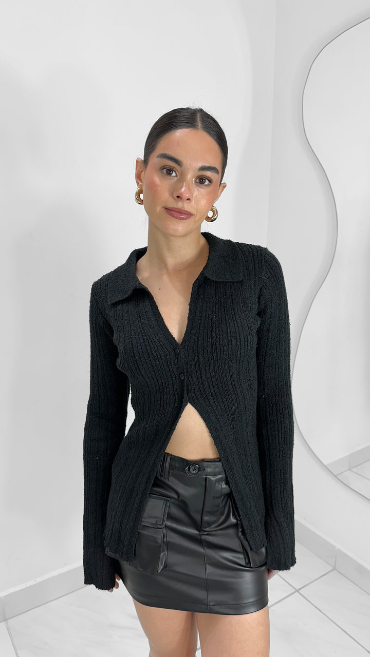 SUÉTER MANGA LARGA CON ABERTURA EN MEDIO NEGRO