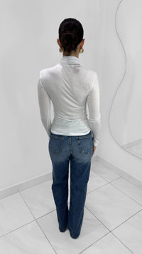 BLUSA CUELLO DE TORTUGA BLANCA