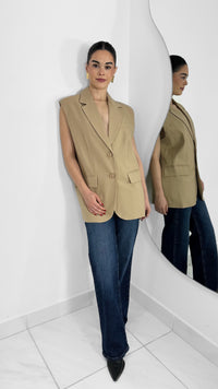 CHALECO TIPO BLAZER OVERSIZED CON HOMBRERAS BEIGE
