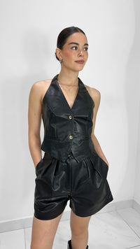 CONJUNTO DE CHALECO Y HIGH WAISTED SHORT DE PIEL NEGRO