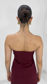 TOP STRAPLESS VINO CON BOTONES DORADOS