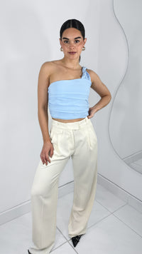 BLUSA DRAPEADA UN HOMBRO BABY BLUE