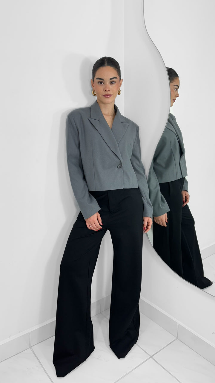 CROP BLAZER GRIS CON CUELLO ANCHO