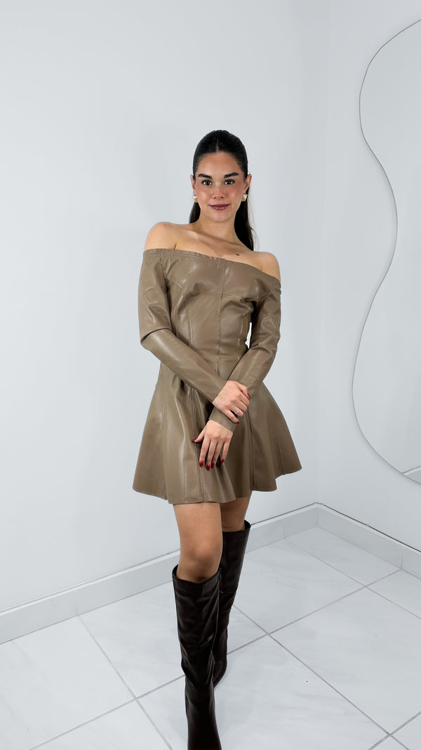 VESTIDO OFF SHOULDER VINIPIEL TAUPE