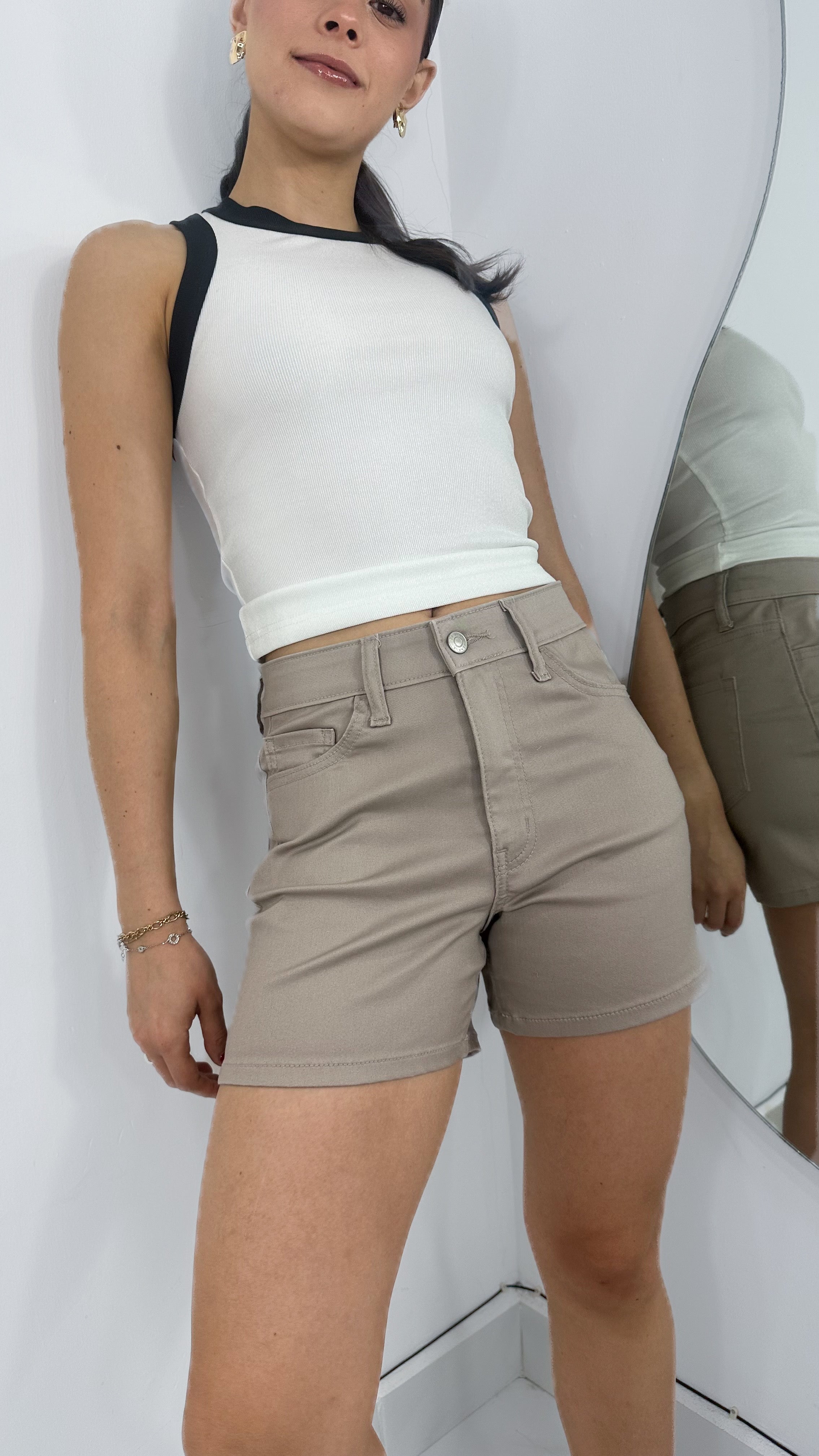 SHORT TIRO ALTO STRETCH MOCHA