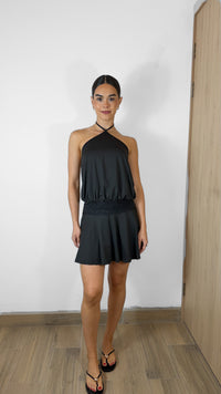 VESTIDO NEGRO HALTER CON DETALLE ENCAJE