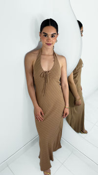 VESTIDO HALTER DE LINO RAYADO MOCHA