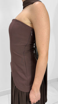 VESTIDO STRAPLESS LARGO CON BUFANDA CAFE