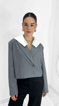 CROP BLAZER GRIS CON CUELLO ANCHO