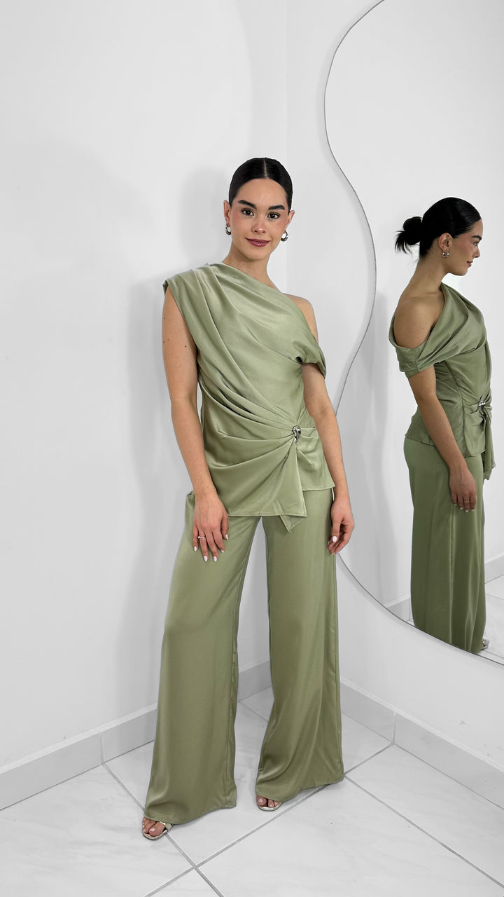 CONJUNTO BLUSA ASIMETRICA VERDE OLIVO