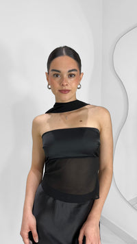 TOP STRAPLESS DE SATIN & GASA CON BUFANDA A JUEGO NEGRA