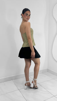 FALDA CON SHORT ESTILO GLOBO NEGRA