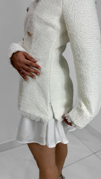 CONJUNTO TIPO VESTIDO DE CHAQUETA TWEED MANGA LARGA Y FALDA DE SATIN BLANCO