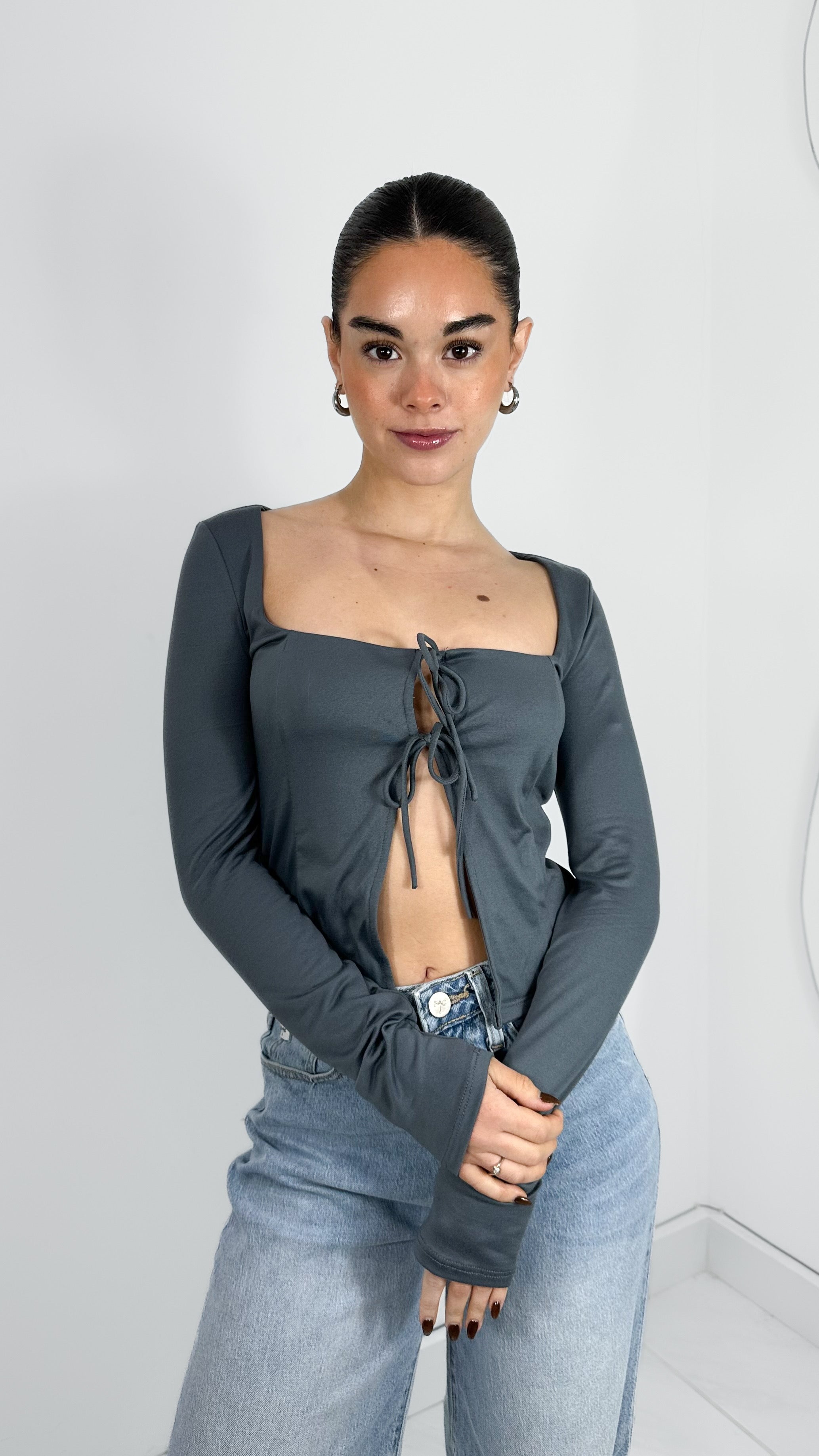 BLUSA RIBBON TIE MANGA LARGA GRIS