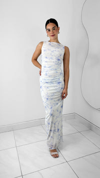 VESTIDO LARGO DRAPEADO BLANCO CON FLORES AZULES