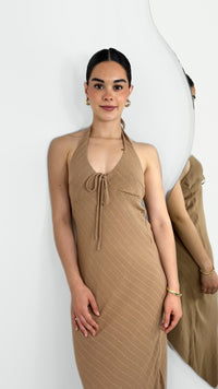 VESTIDO HALTER DE LINO RAYADO MOCHA