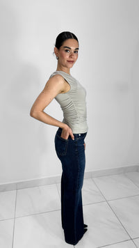 BLUSA ASIMETRICA DE UN HOMBRO GRIS