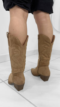CAMEL SUEDE COWGIRL BOOTS
