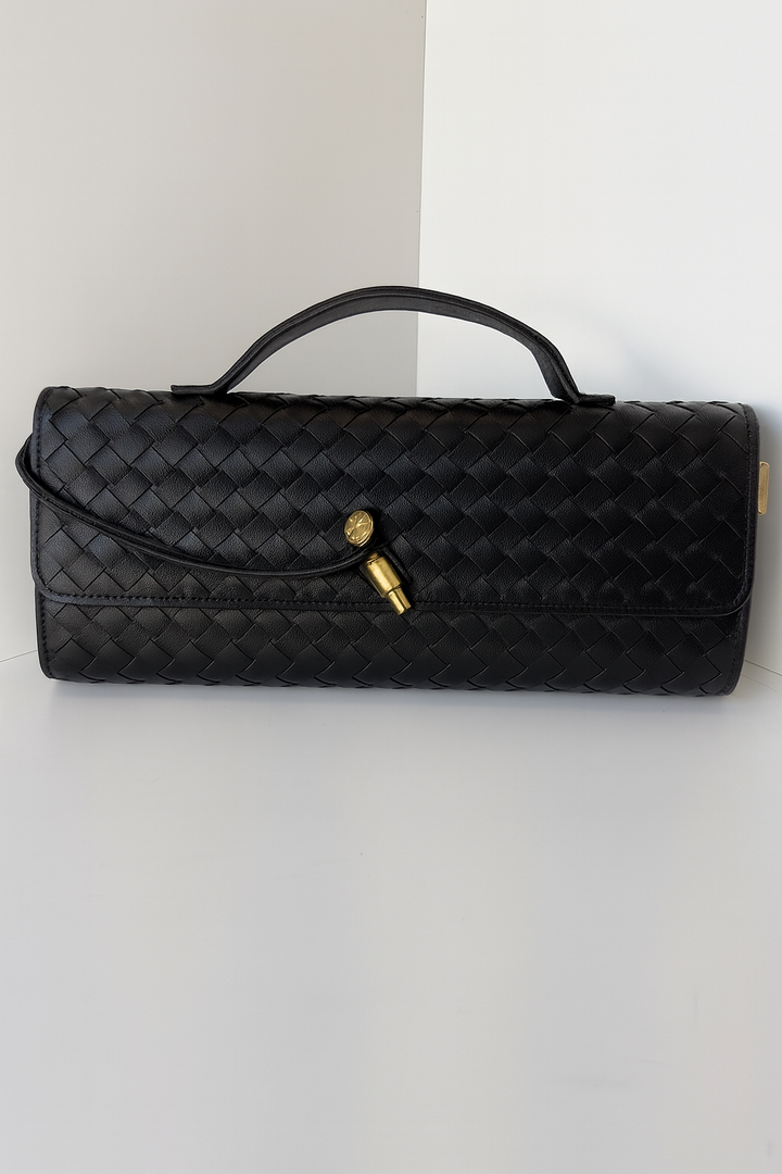 BOLSO TIPO CLUTCH NEGRO CON CIERRE DORADO