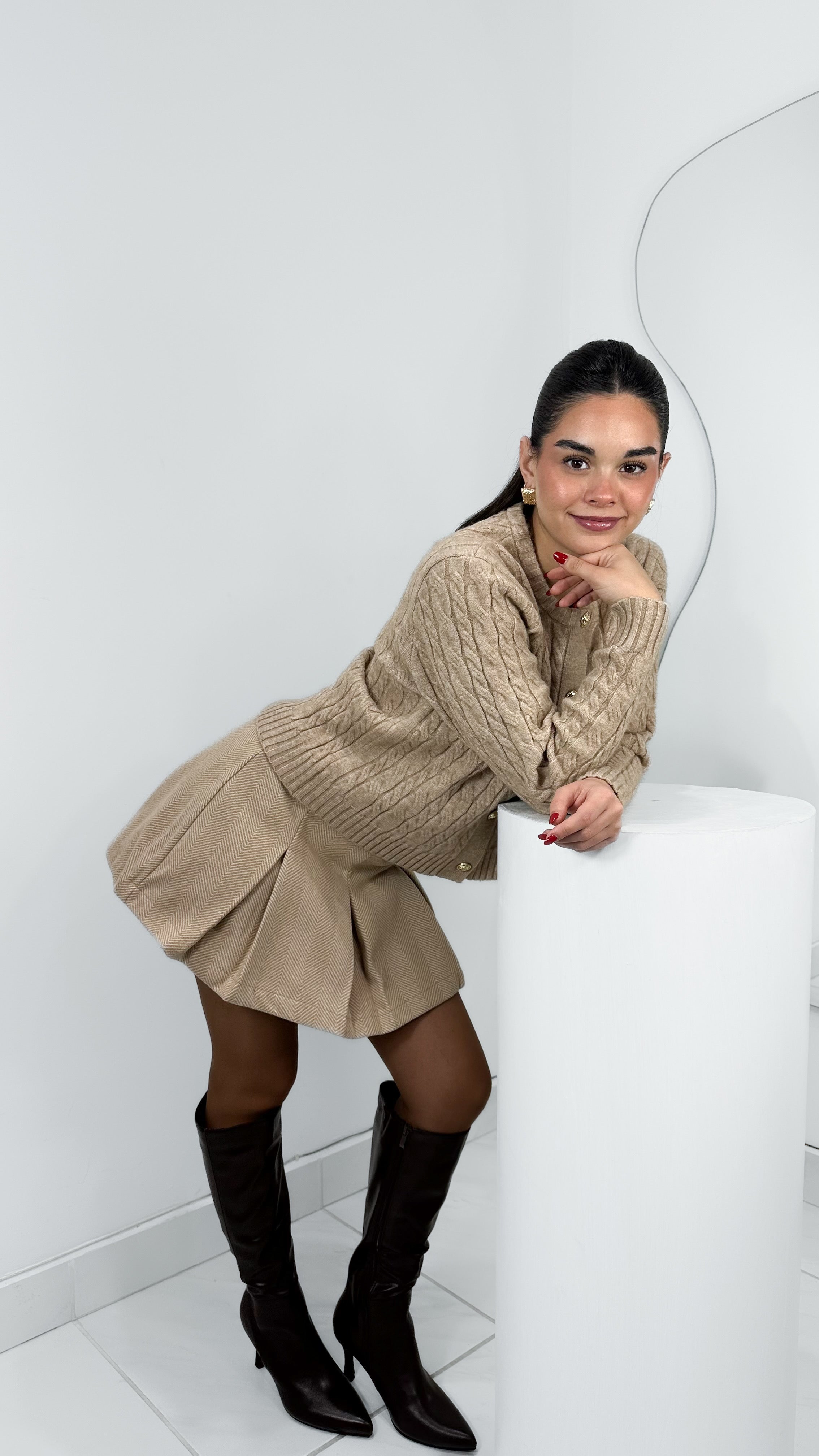 FALDA SHORT EFECTO SUÉTER BEIGE