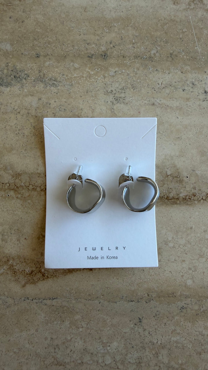 CHUNKY LITTLE HOOPS PLATEADO