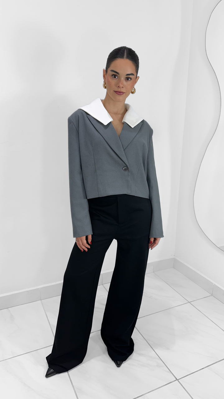 CROP BLAZER GRIS CON CUELLO ANCHO