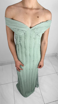 VESTIDO LARGO SIN HOMBROS VERDE MENTA TEXTURAS