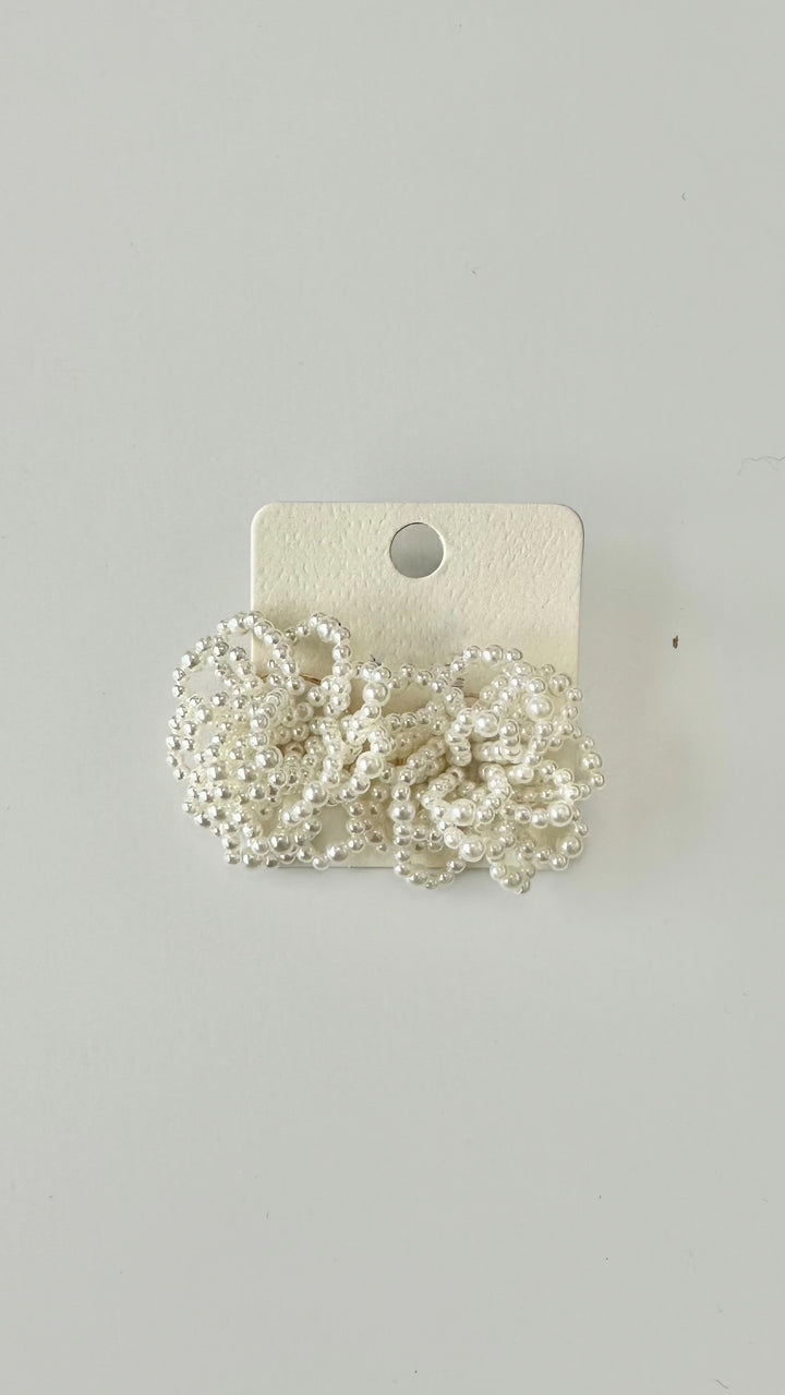 ARETE DE PERLAS EN FORMA DE FLOR