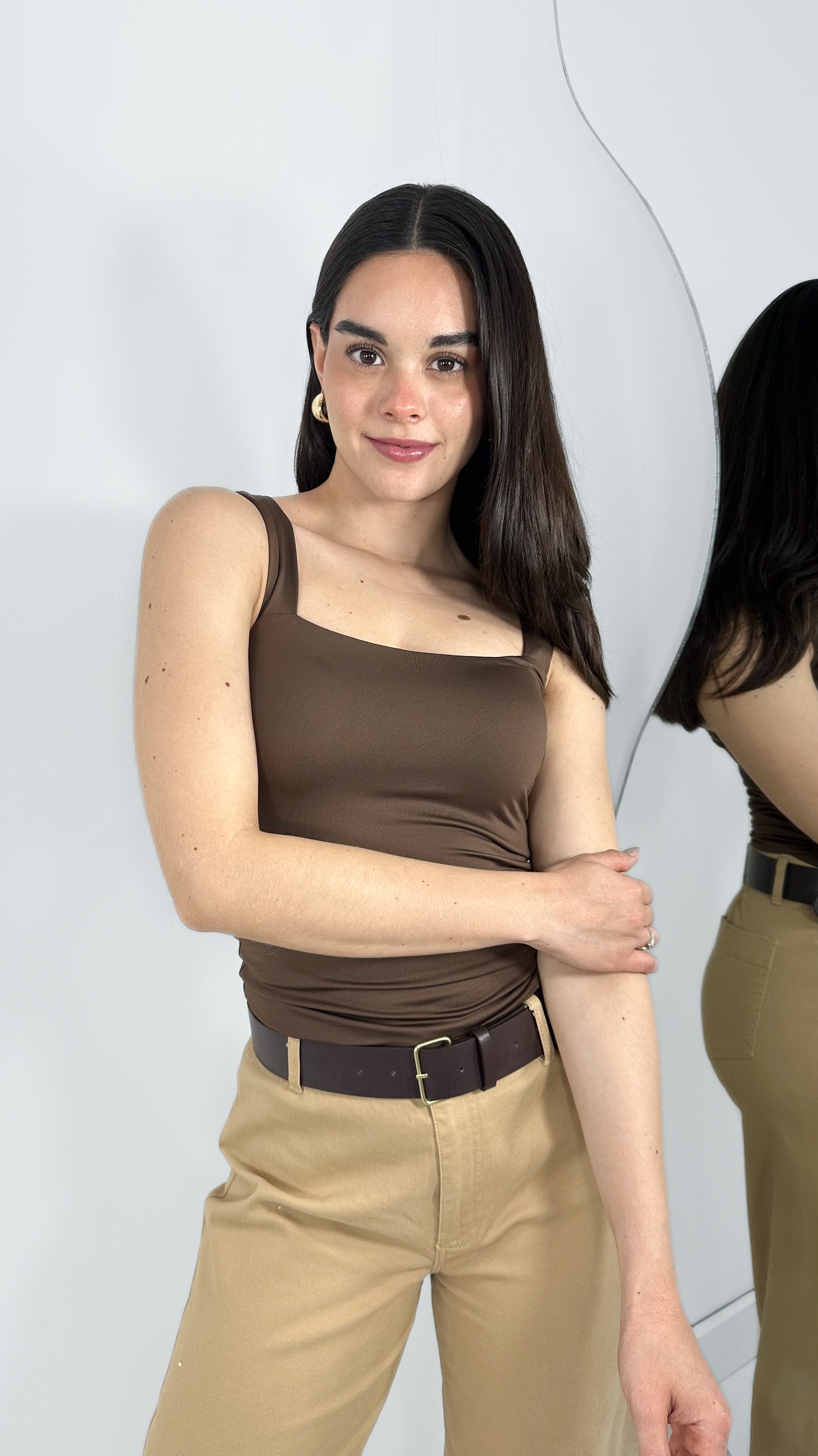TOP BÁSICO CORTE CUADRADO DOBLE TELA CAFÉ