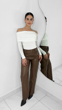 PANTALÓN LARGO DE PIEL CON ACABADO DESGASTADO CAFE OSCURO