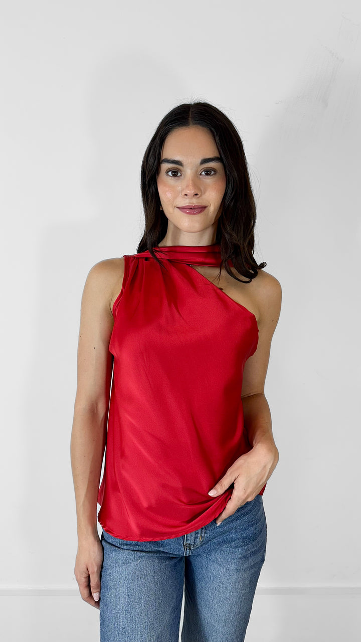 BLUSA SATINADA CON BUFANDA ROJA