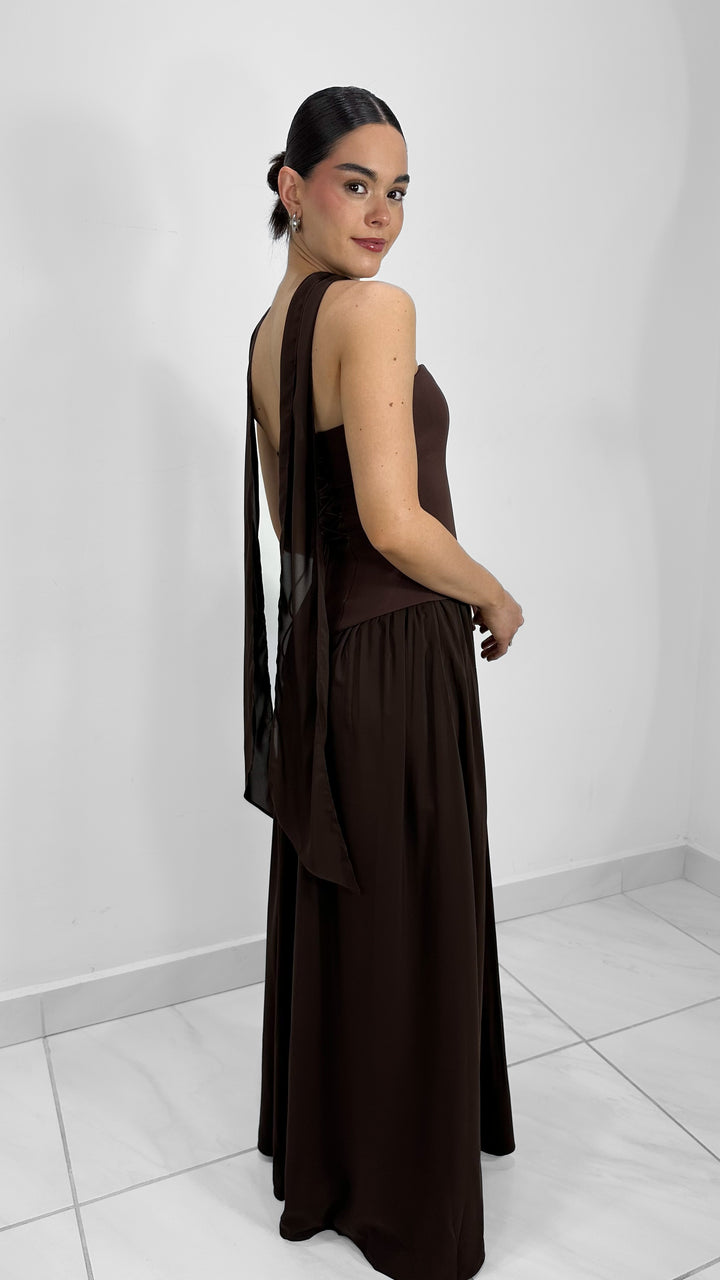 VESTIDO STRAPLESS LARGO CON BUFANDA CAFE