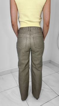 PANTALÓN LARGO DE PIEL CON ACABADO DESGASTADO TAUPE