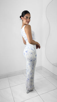 VESTIDO LARGO DRAPEADO BLANCO CON FLORES AZULES