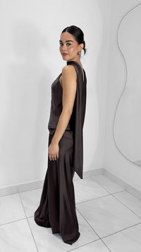 BLUSA DE SATEN SIN MANGAS Y LAZO EN EL CUELLO DARK BROWN