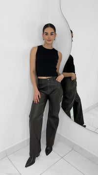 PANTALÓN LARGO DE PIEL CON ACABADO DESGASTADO NEGRO