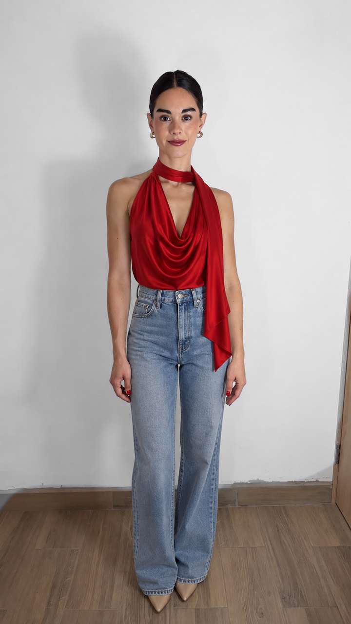 BLUSA SATINADA CON BUFANDA ROJA