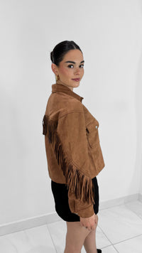 CHAQUETA CROP SUEDE ESTILO WESTERN CON FLECOS CAFE