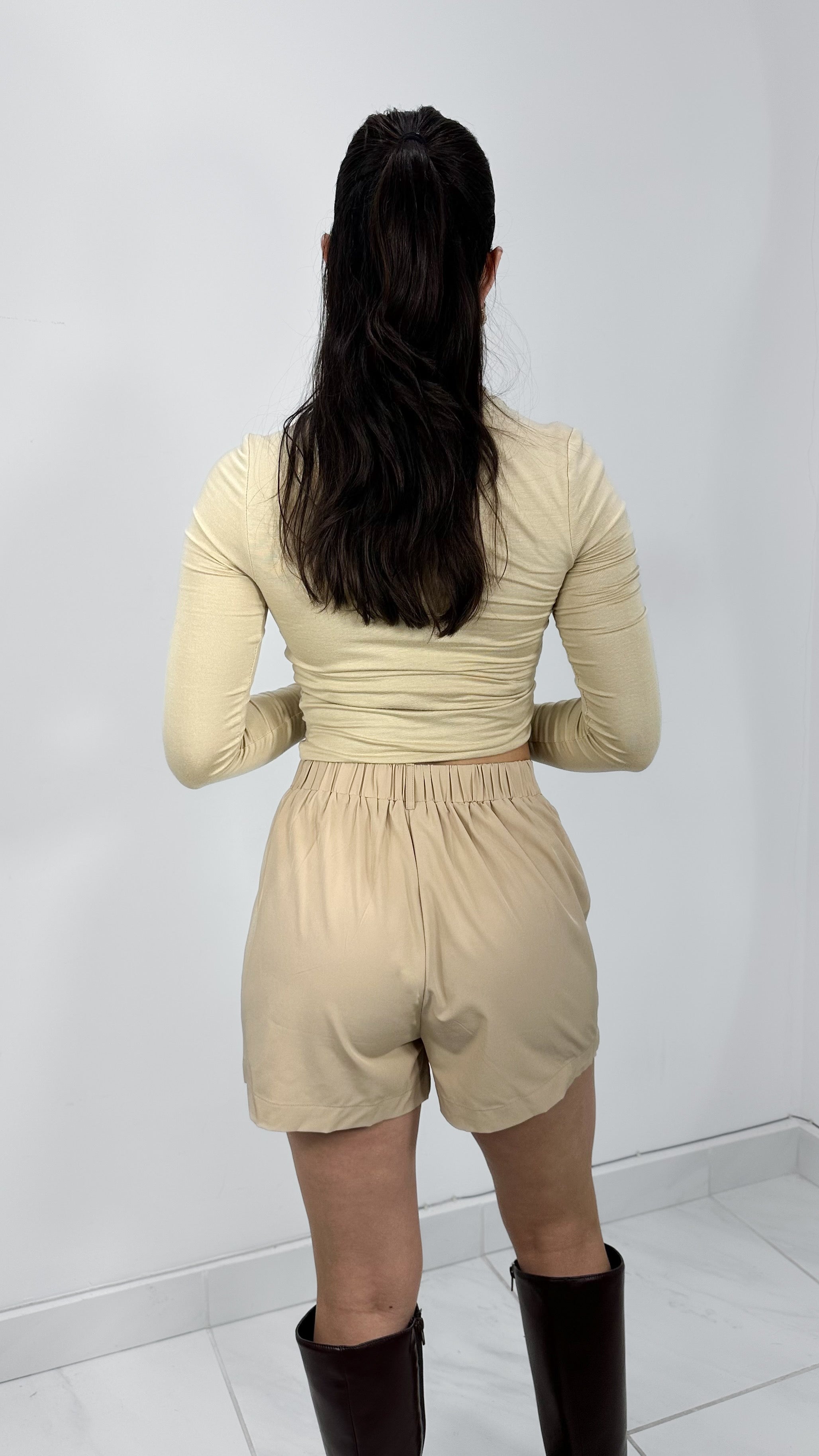 FALDA SHORT TIRO ALTO TAUPE