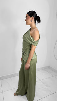 CONJUNTO BLUSA ASIMETRICA VERDE OLIVO