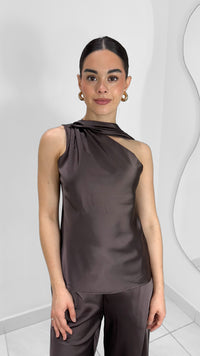 BLUSA DE SATEN SIN MANGAS Y LAZO EN EL CUELLO DARK BROWN