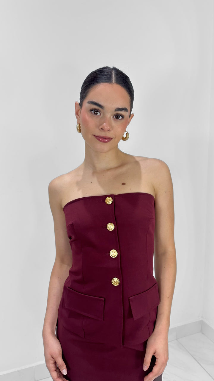 TOP STRAPLESS VINO CON BOTONES DORADOS