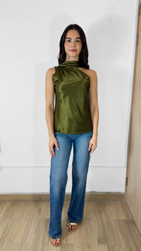 BLUSA SATINADA CON BUFANDA VERDE OLIVO
