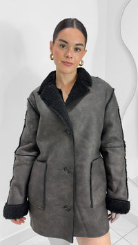 ABRIGO LARGO DE PIEL SINTÉTICO TICO CON PELUCHE POR DENTRO NEGRO