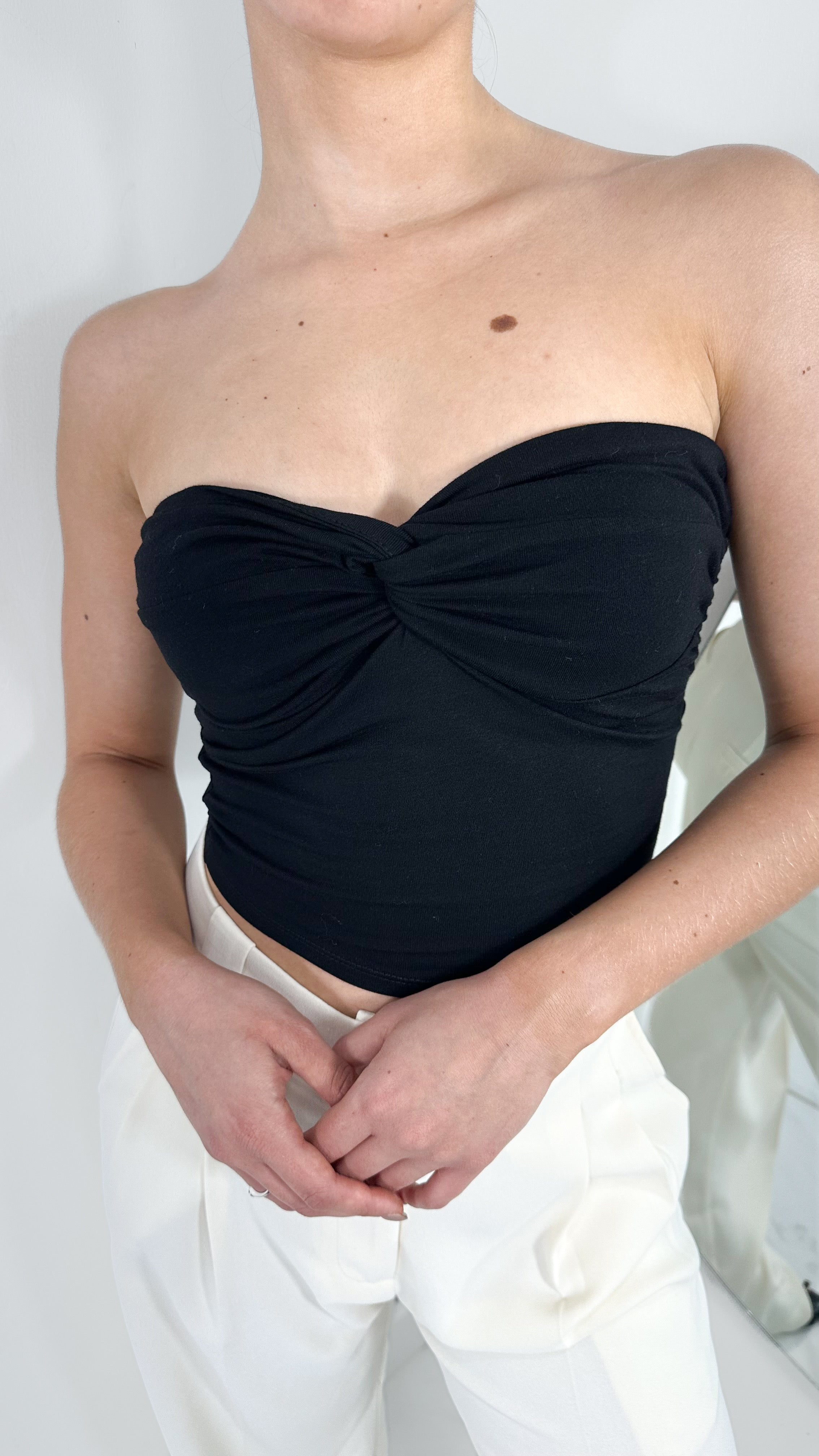 TOP STRAPLESS DRAPEADO NEGRO