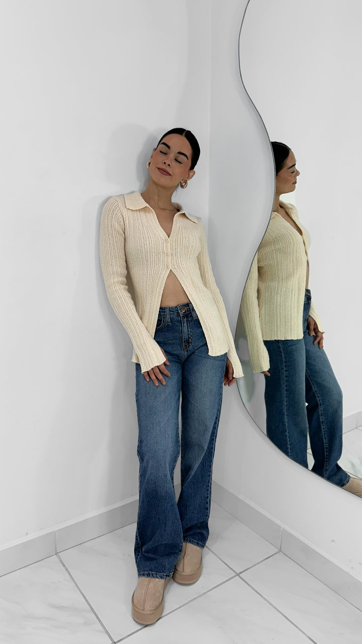 SUÉTER MANGA LARGA CON ABERTURA EN MEDIO CREMA