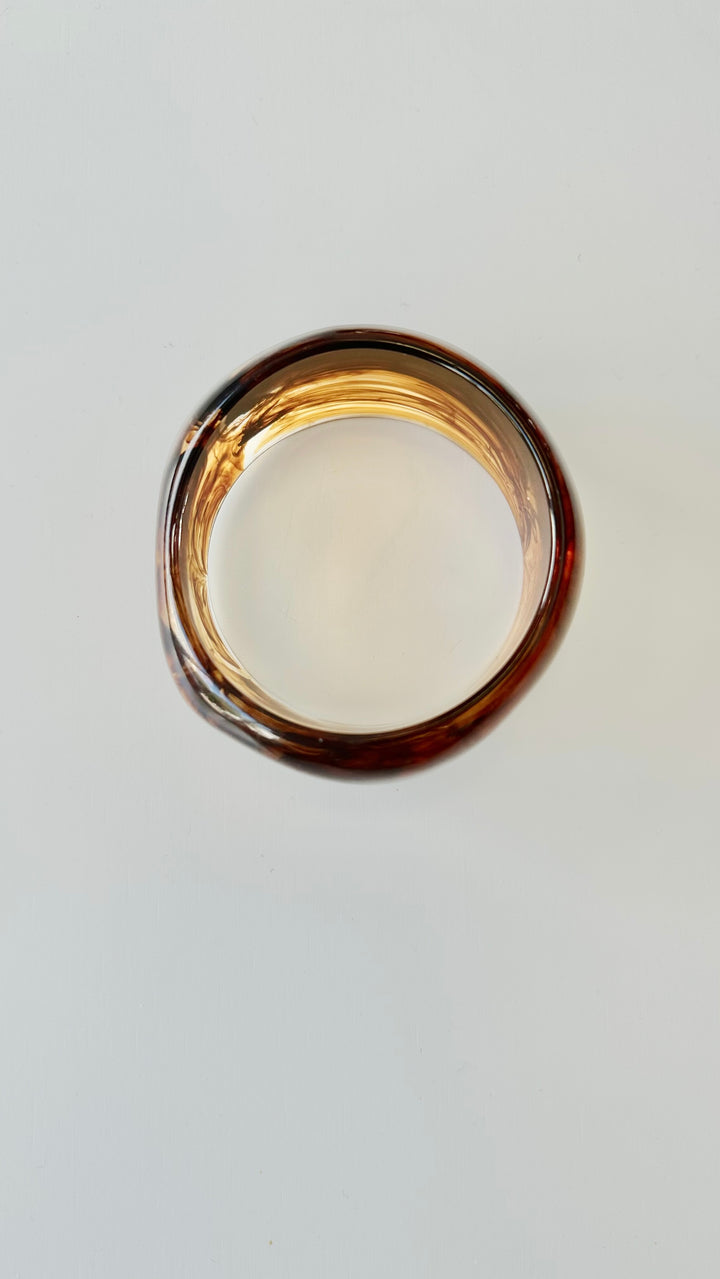 PULSERA BANGLE DE ACRILICO CAFE