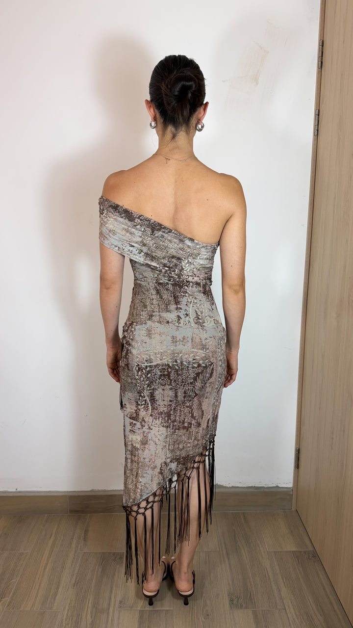 VESTIDO OFF SHOULDER CON ESTAMPADO Y FLECOS