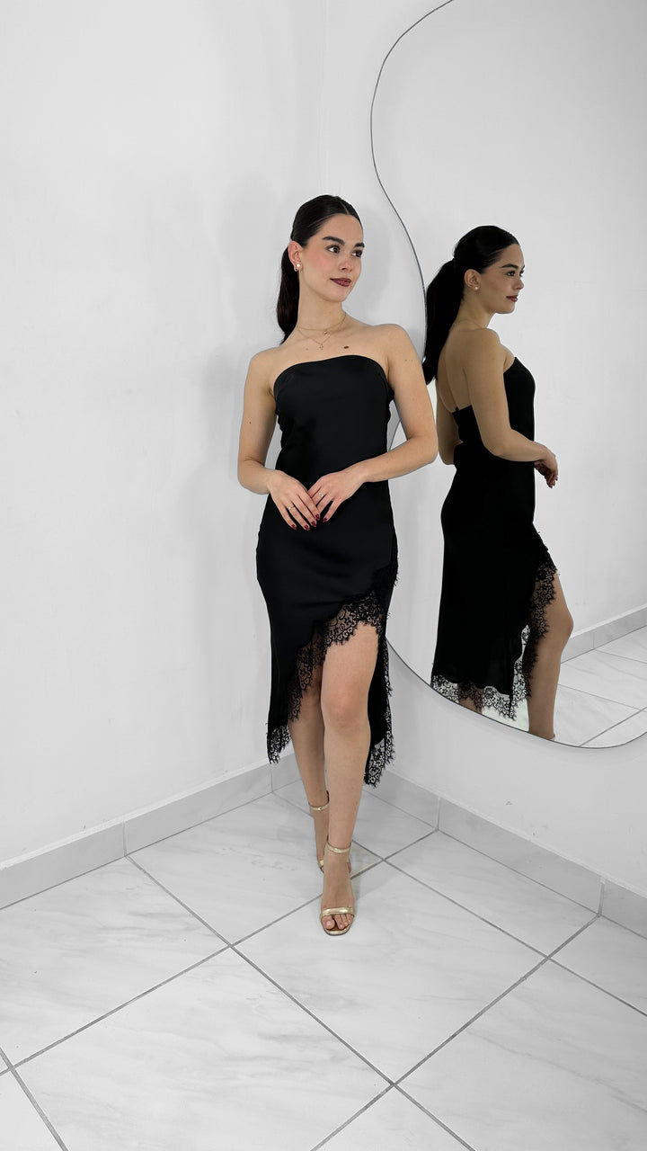 VESTIDO MIDI STRAPLESS DE SATIN Y ENCAJE NEGRO